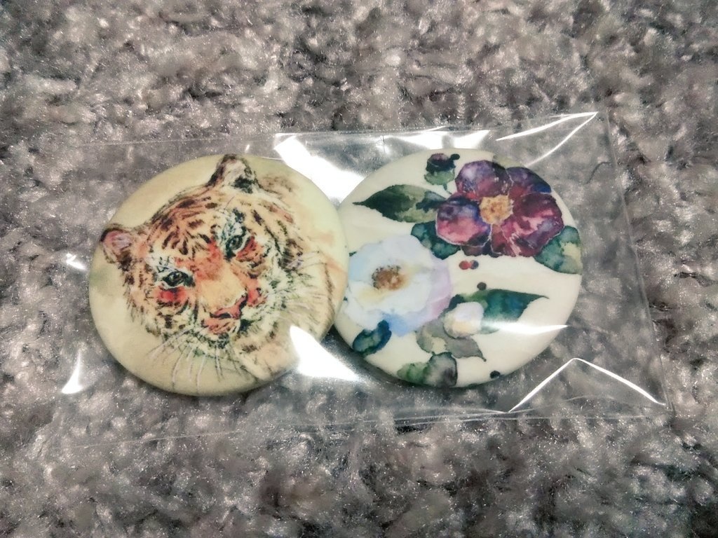 とらとつばきの缶バッジセット