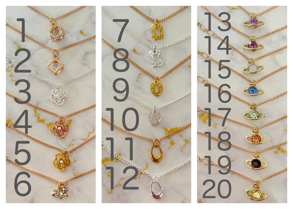 取り外せるネックレス付きパーカー