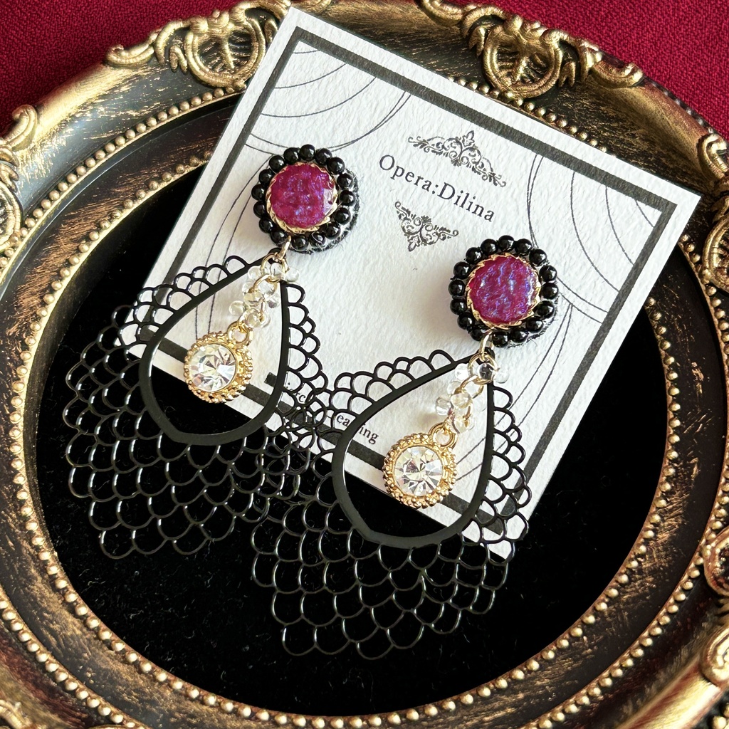 ブラック・リリー【ピアス・イヤリング】