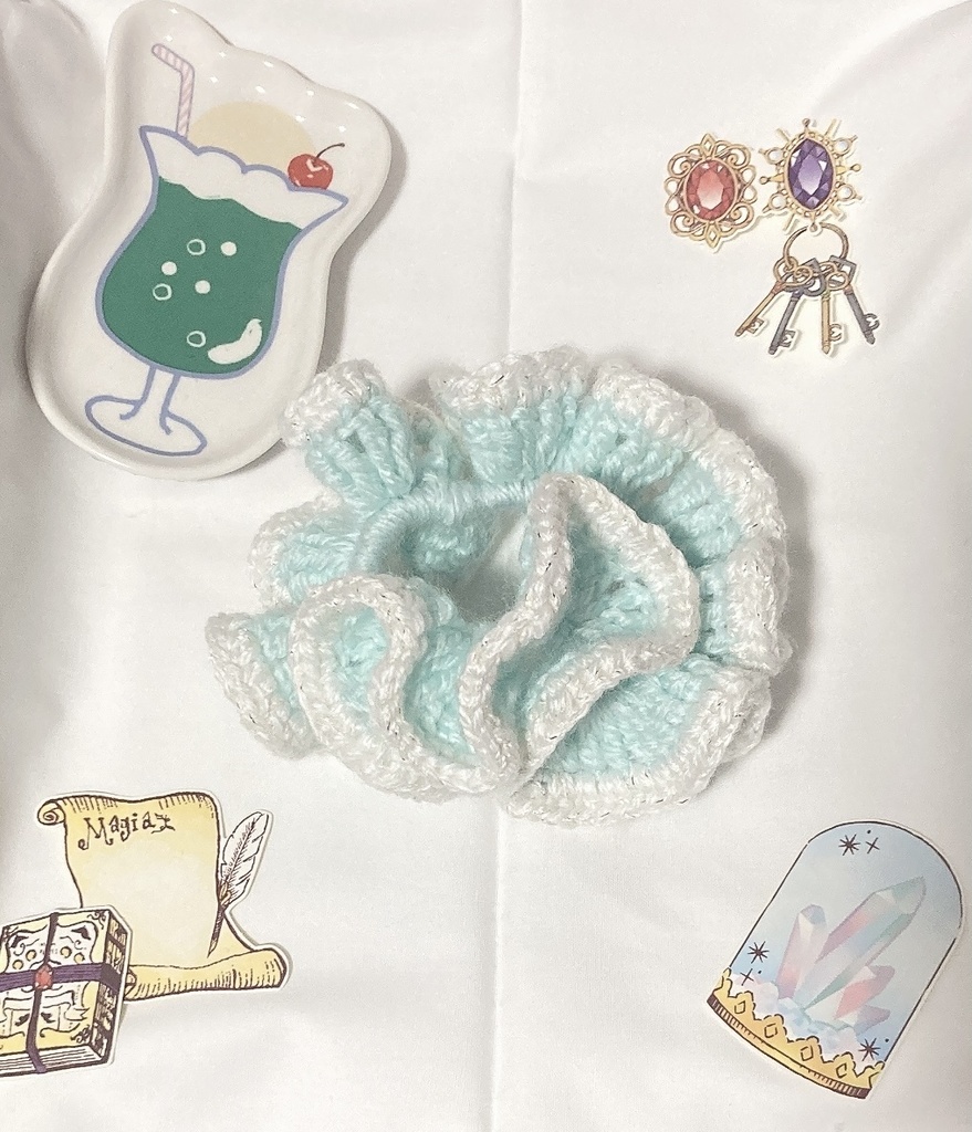 【夢喫茶シリーズ】手編みのふわふわフリルシュシュ（ソーダフロート）【定形外】