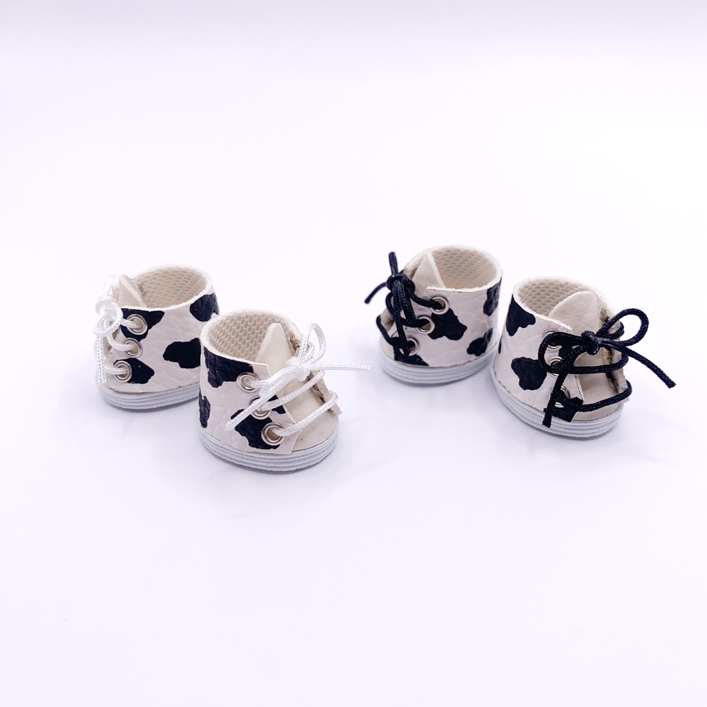 BLACK / WHITE COWSNEAKER