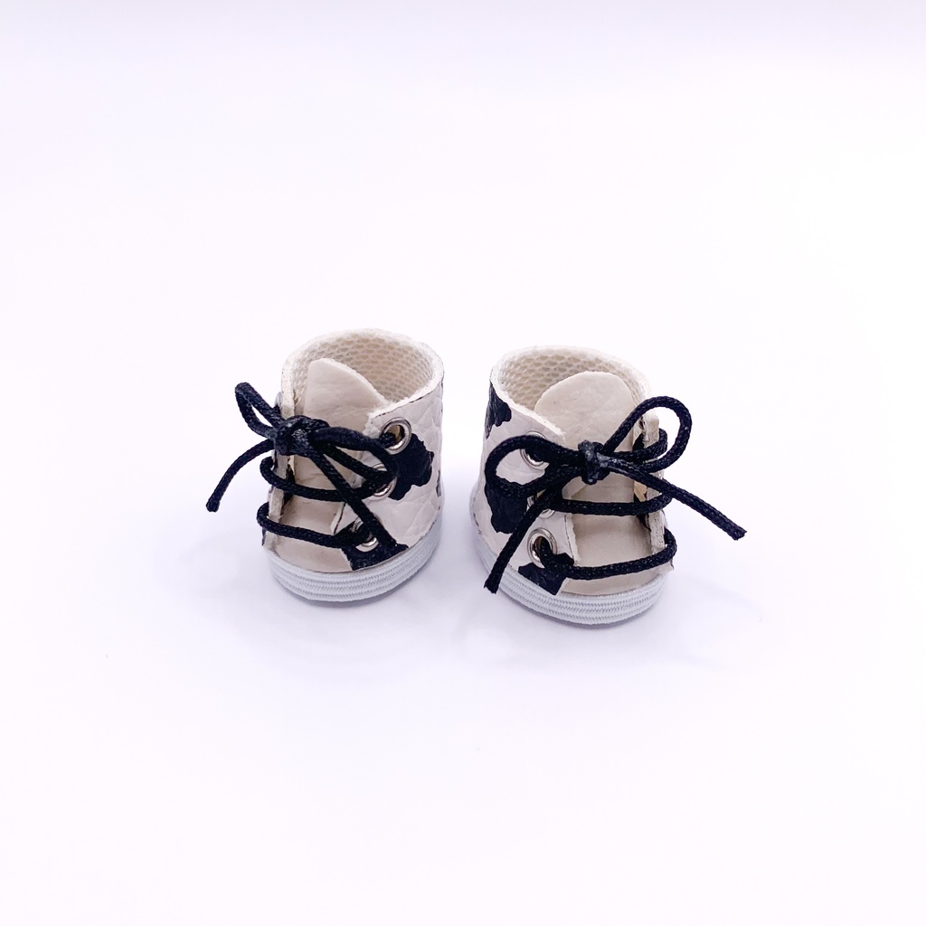 BLACK / WHITE COWSNEAKER