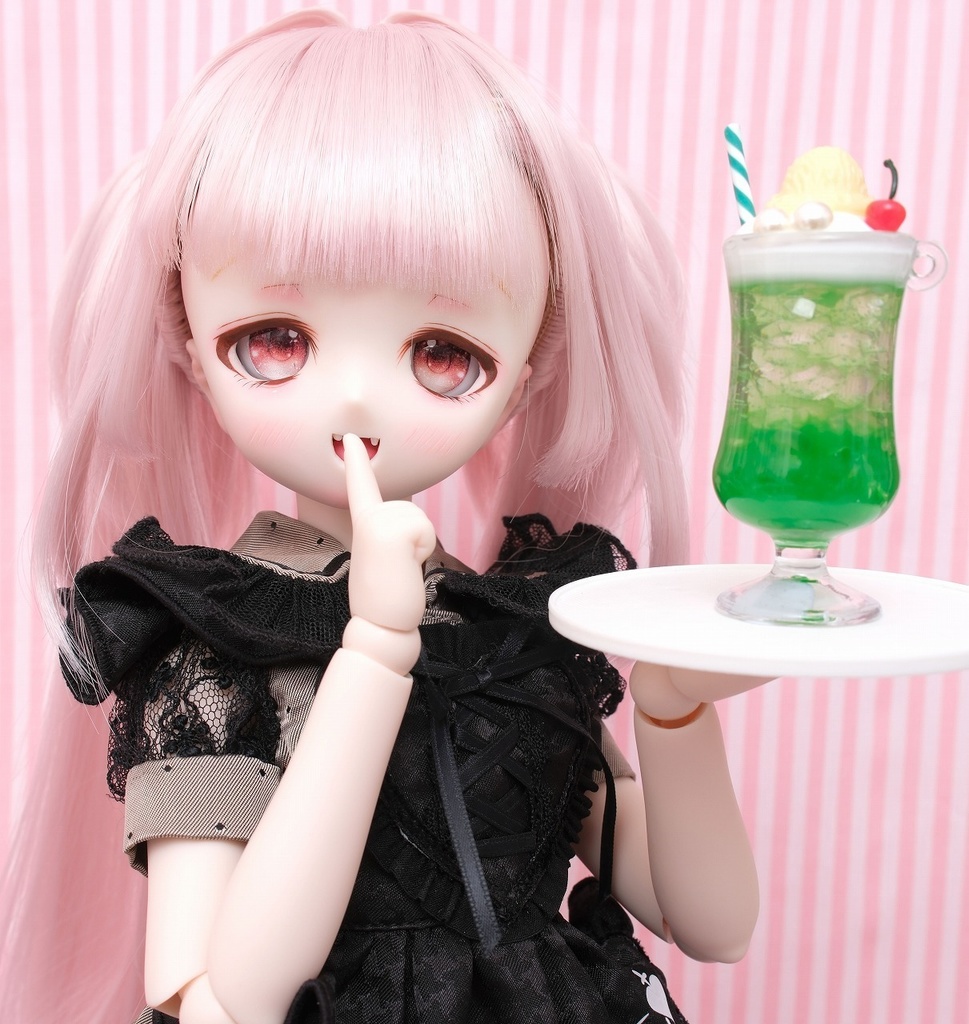 DDH-01 セミホワイト 開口ソフビ盛りカスタムヘッド+レジンアイ