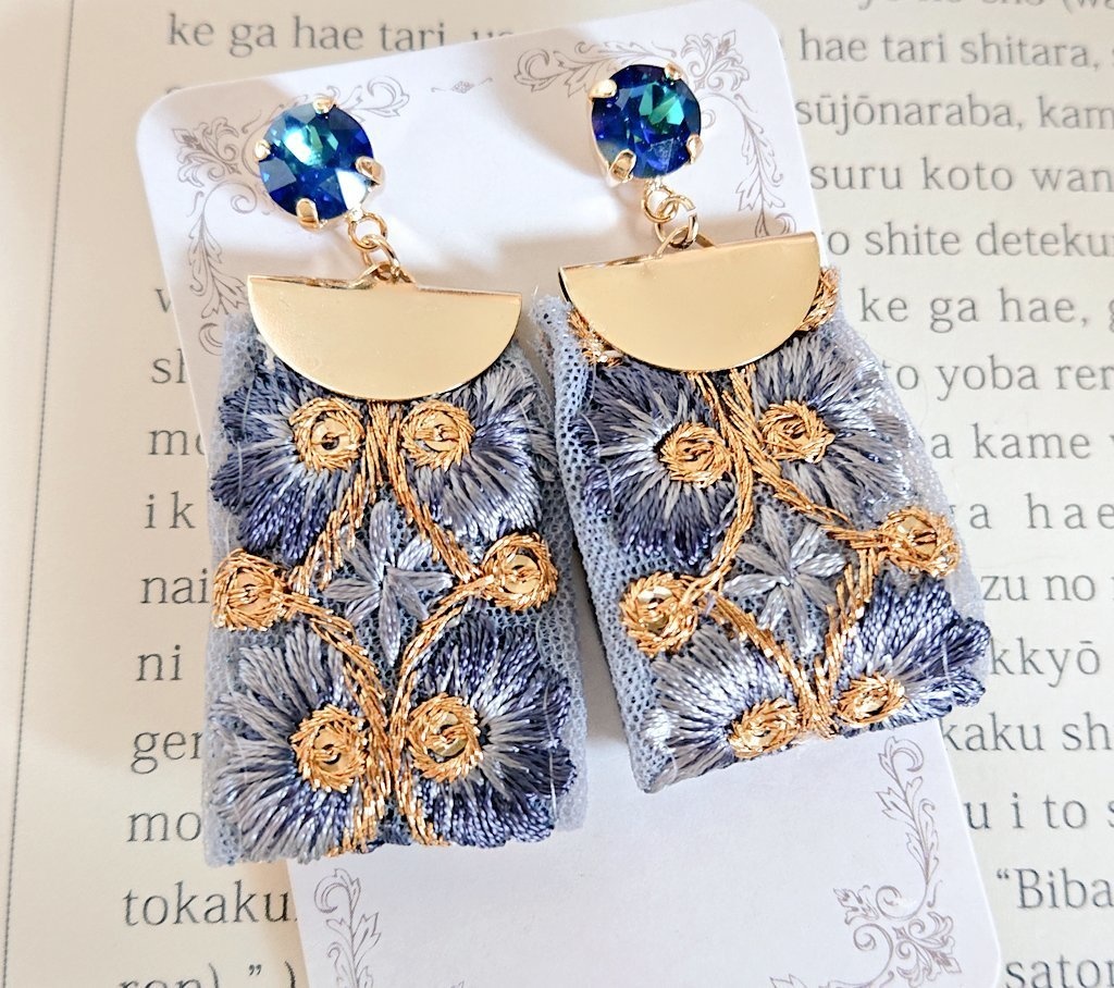 刺繍リボンピアス(一点物)