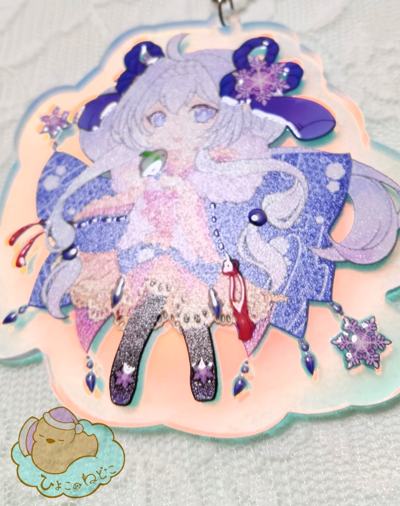 ユキオンナちゃんの贈り物 オーロラアクリルキーホルダー