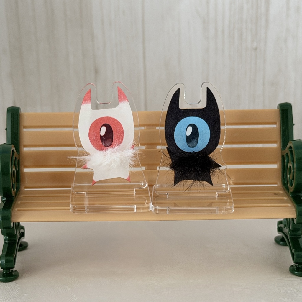 単眼ドラゴン アクリルスタンド 白 黒