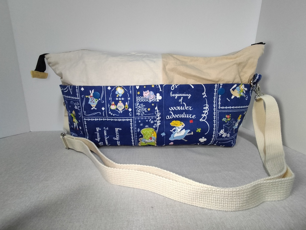 ドールキャリーバッグ　アリス柄　30cmドールサイズ