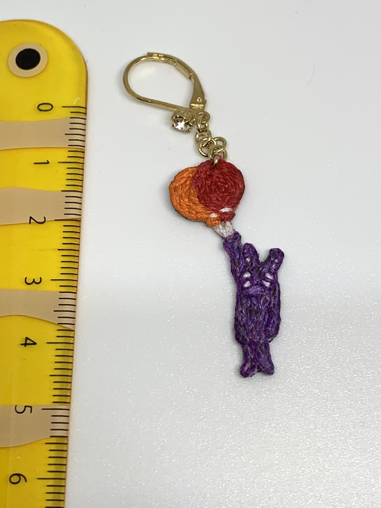 変身失敗フワフワピアス