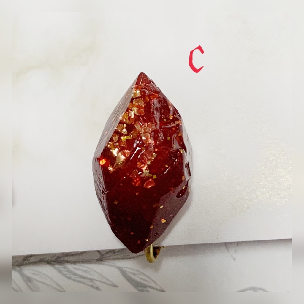 鉱石風 1粒イヤリング 納棺師