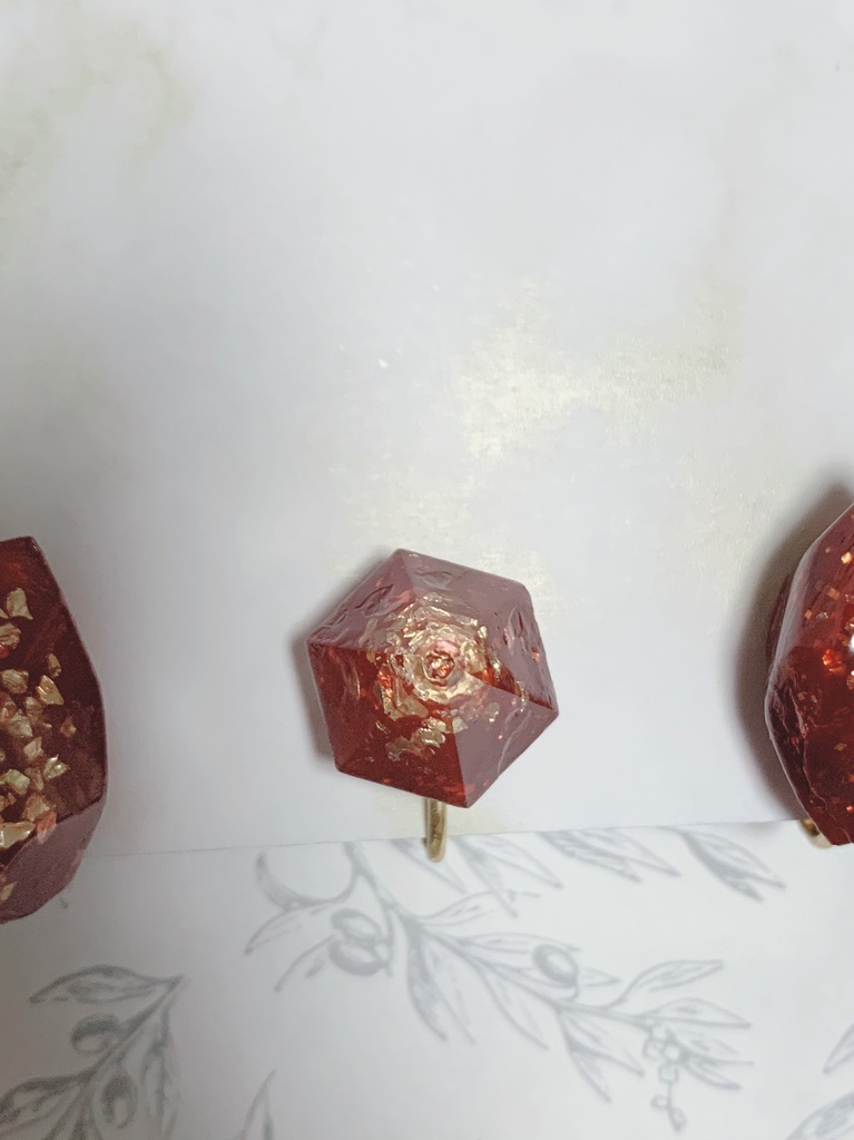 鉱石風 1粒イヤリング 納棺師