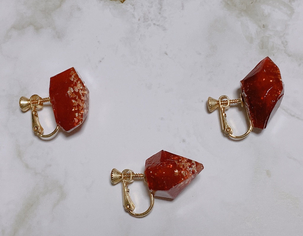 鉱石風 1粒イヤリング 納棺師