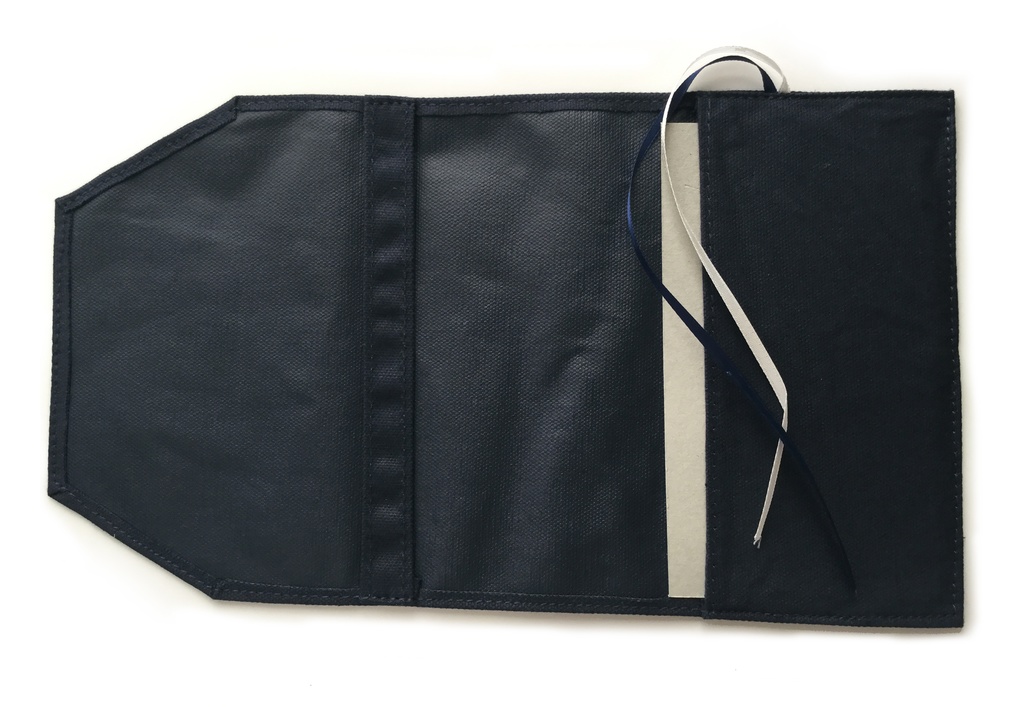 刺繍ブックカバー<送り犬> ネイビー