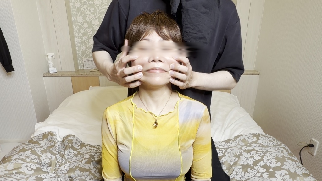 みかさんに顔責め&口内観察