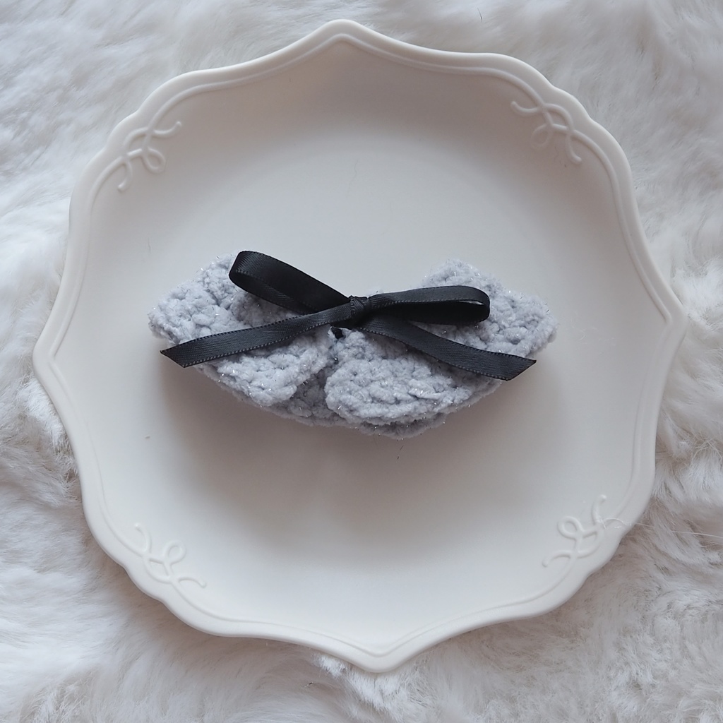 キラキラ猫耳ニットとケープ