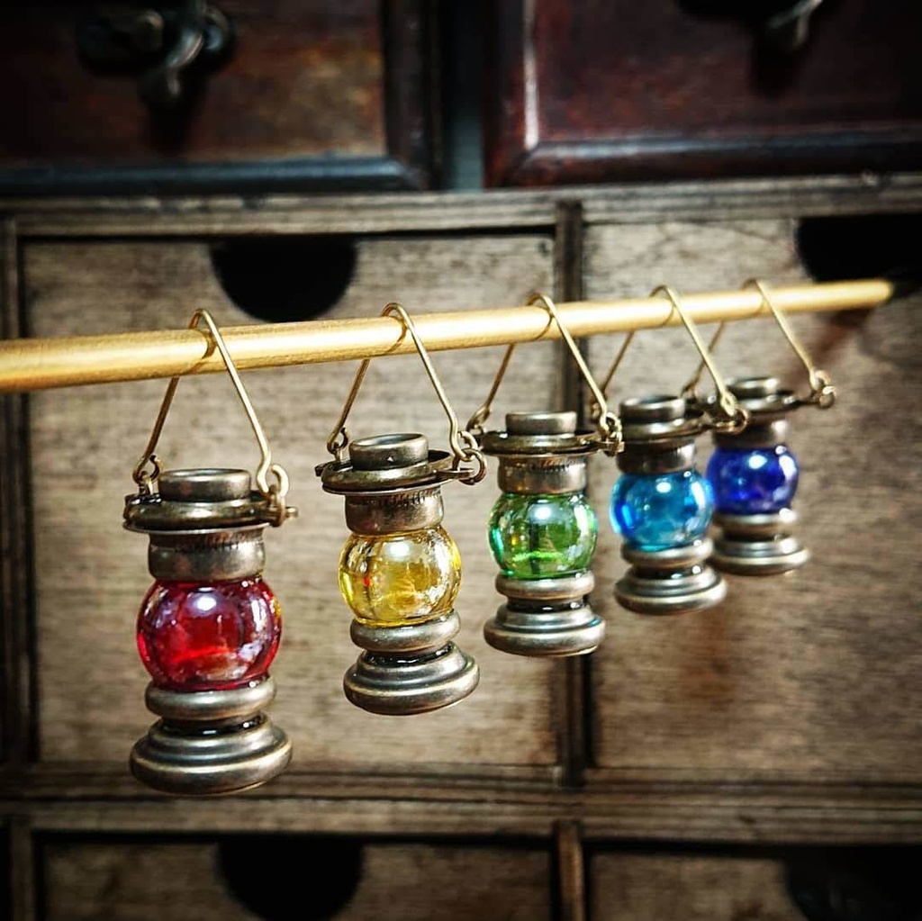 小さなランタンのペンダント