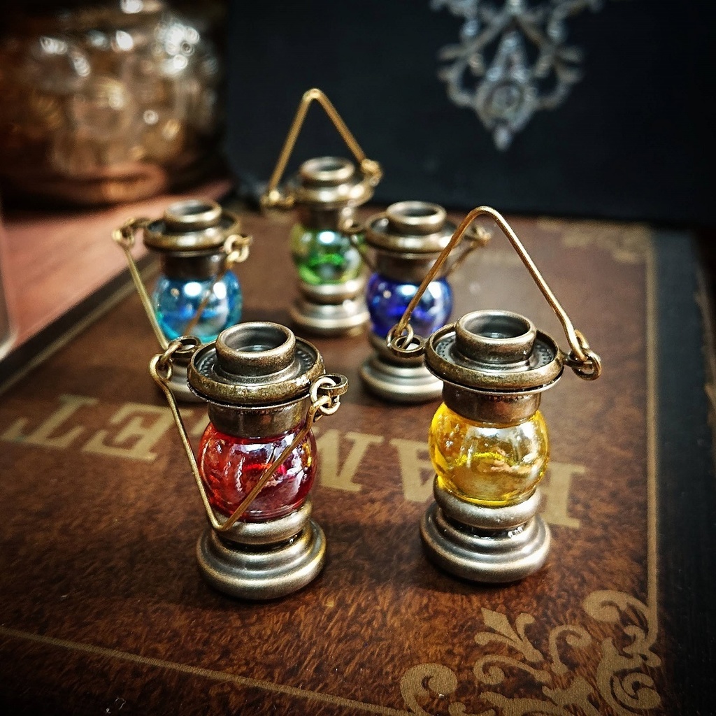 小さなランタンのペンダント