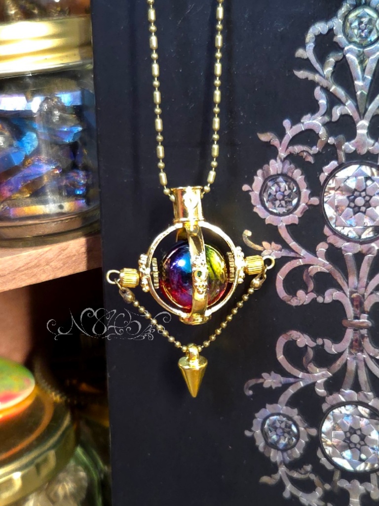 魔法が使えそうなペンダント