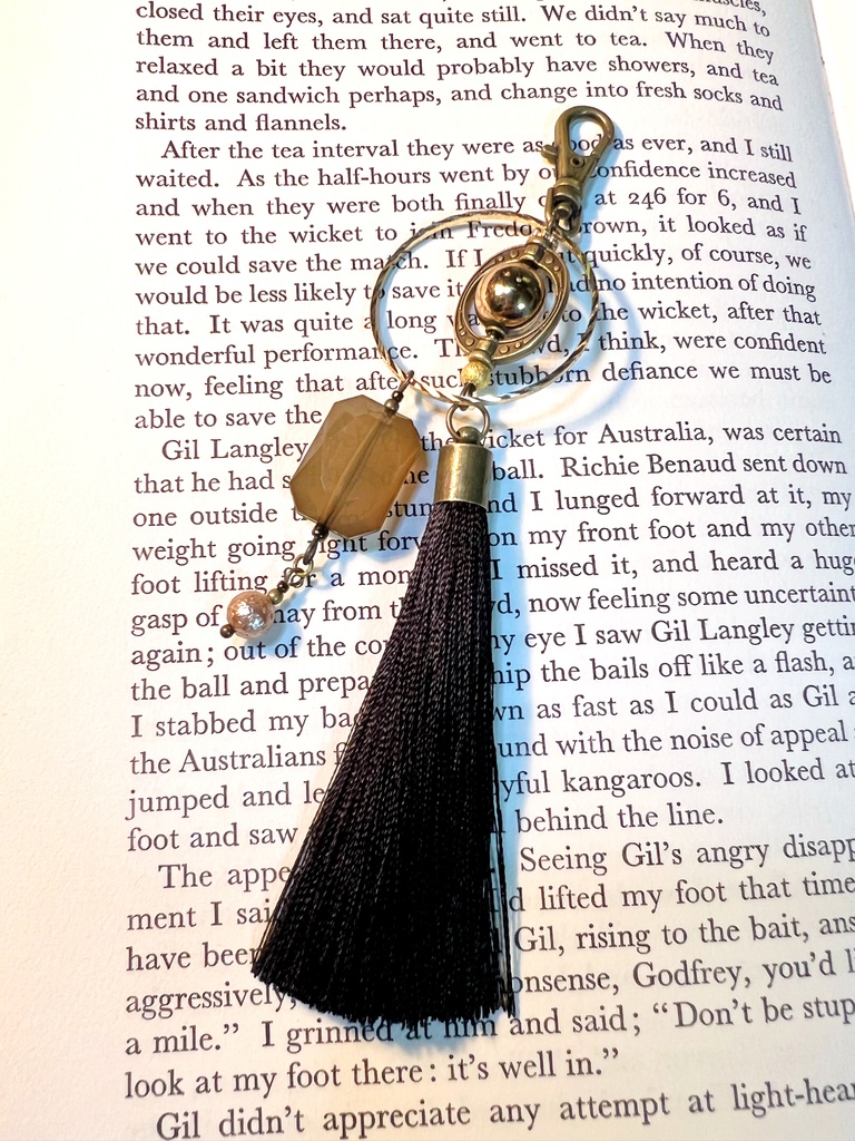 黒タッセルのバッグチャーム 絳珈 ｺｳｶ Booth