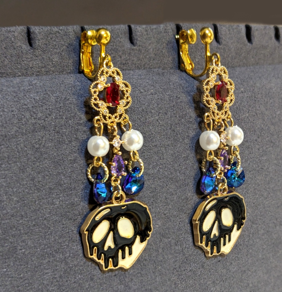 毒林檎のイヤリング