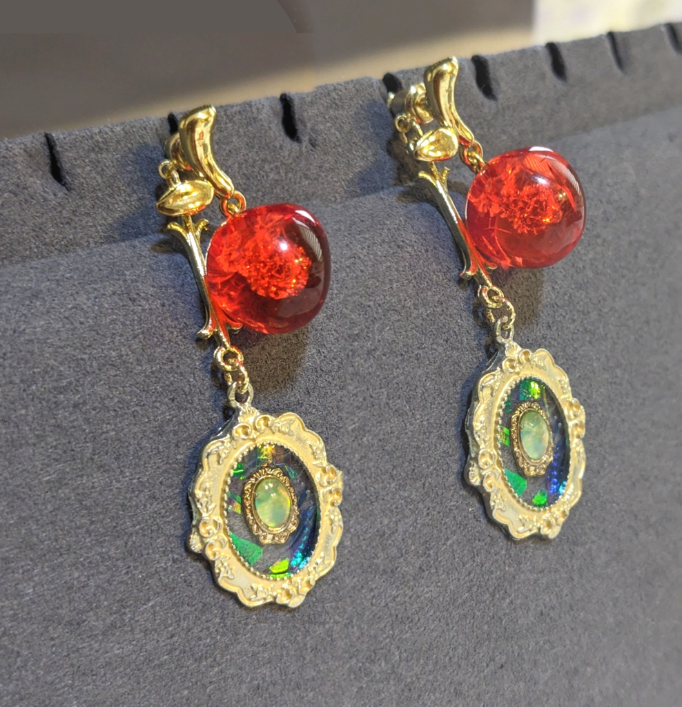 林檎と額縁のピアス（イヤリング不可）