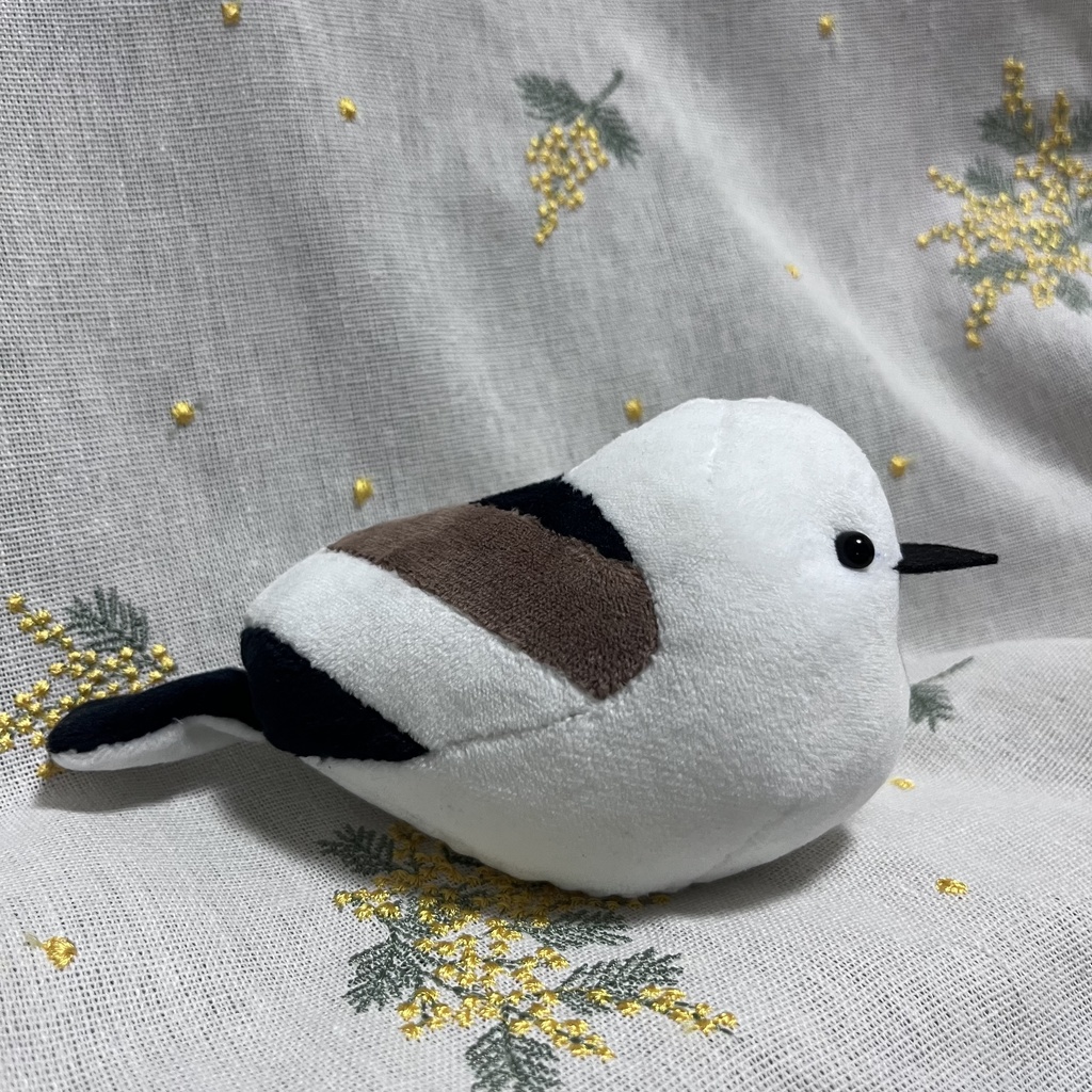 シマエナガのぬいぐるみ