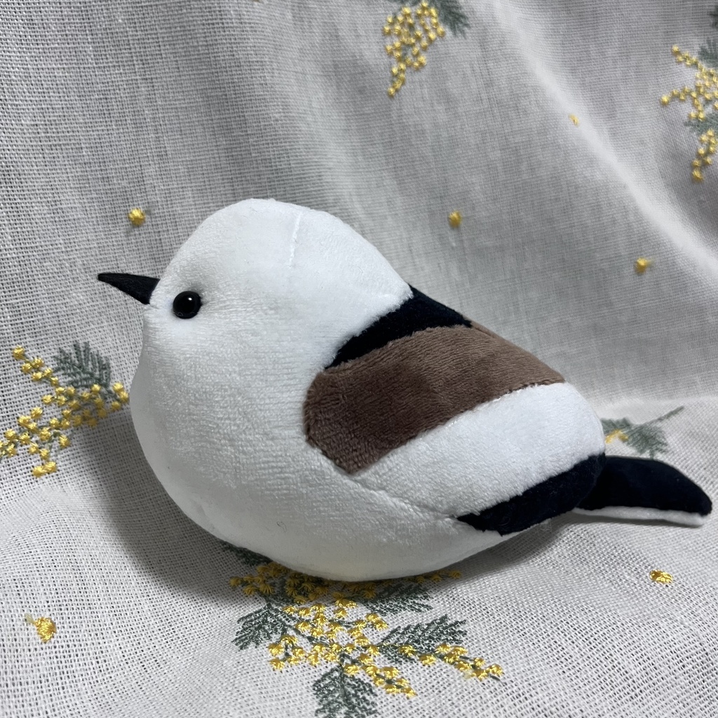 シマエナガのぬいぐるみ