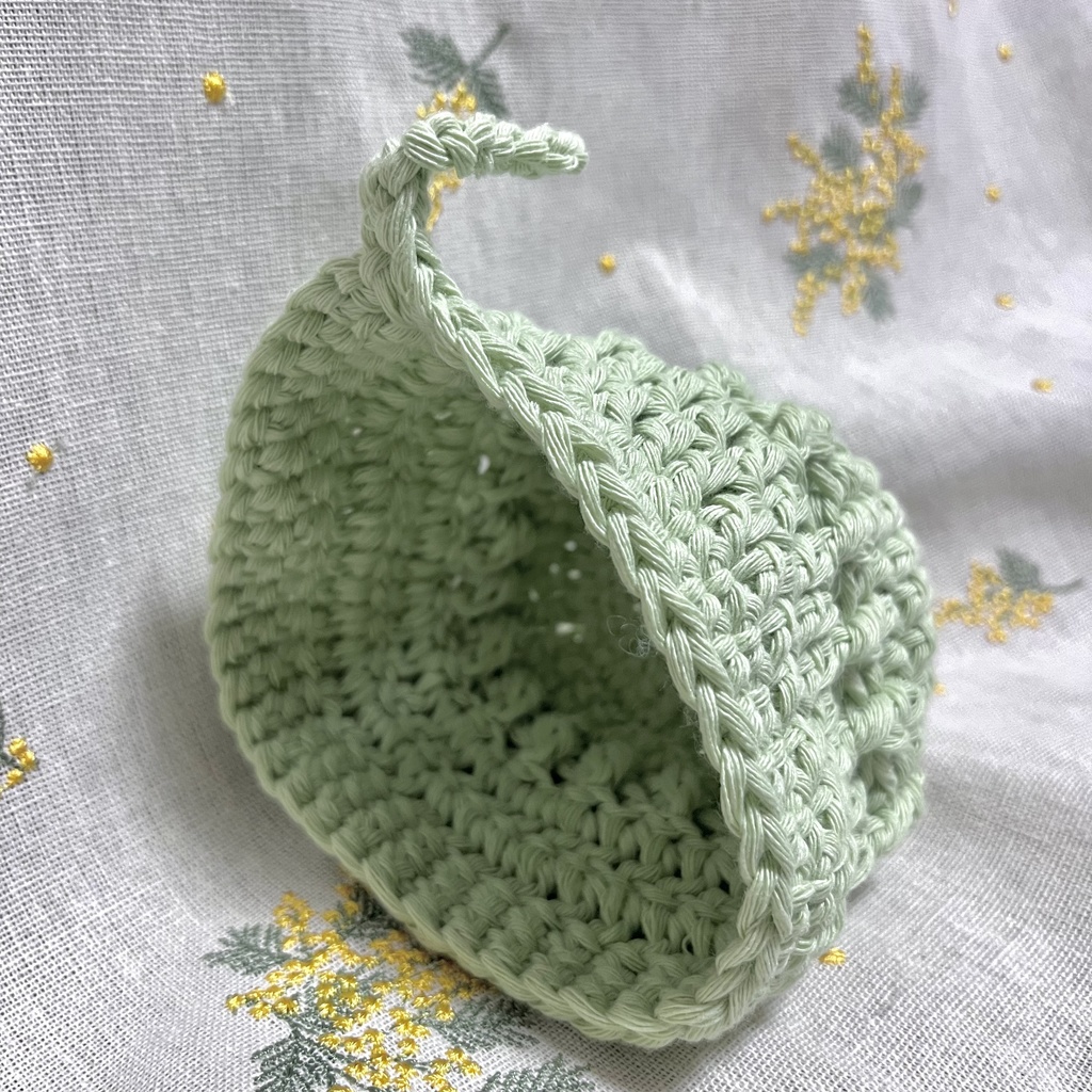 かぎ針編みのハンギングバスケット【若草色コットン糸】