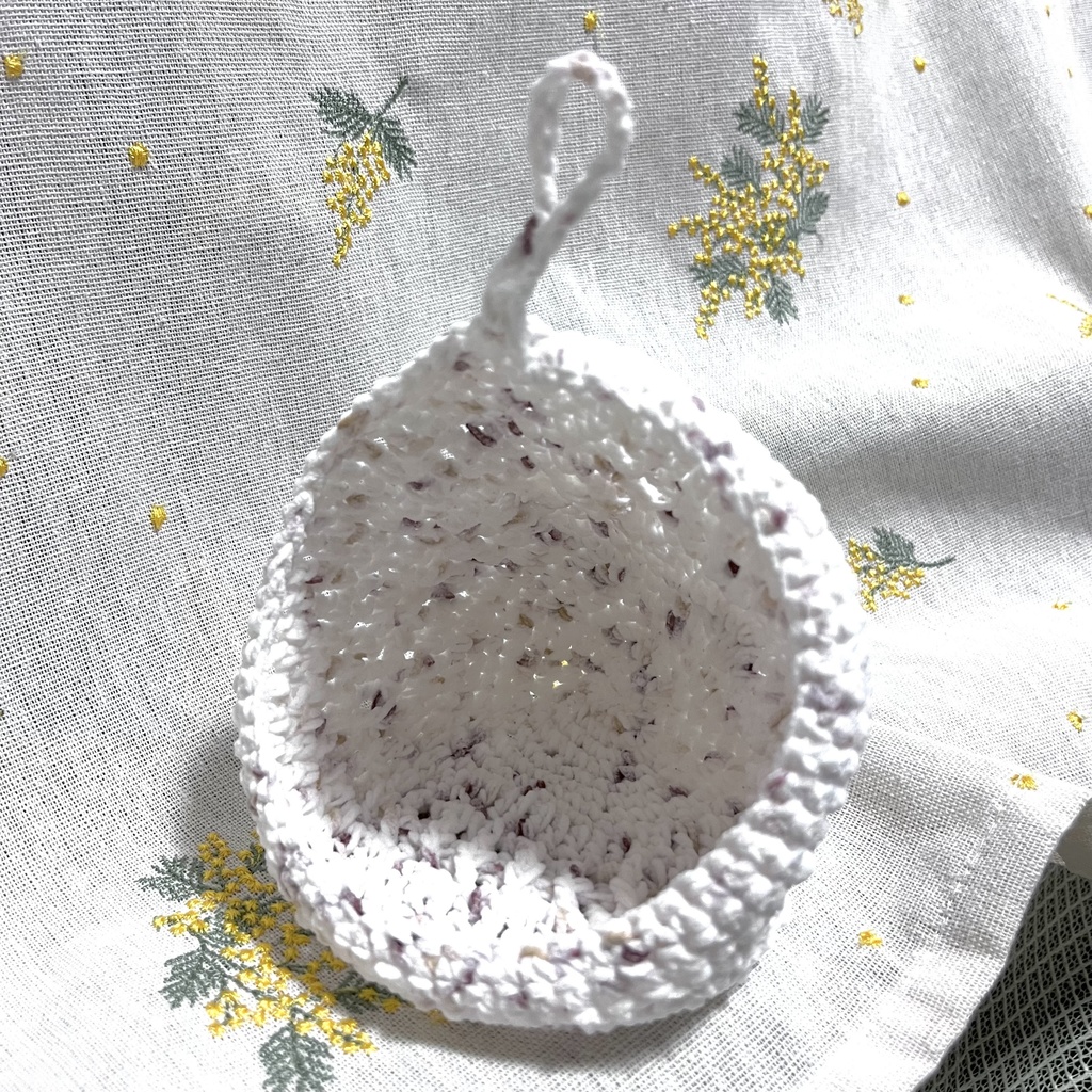 かぎ針編みのハンギングバスケット【白茶系ポリエステル糸】