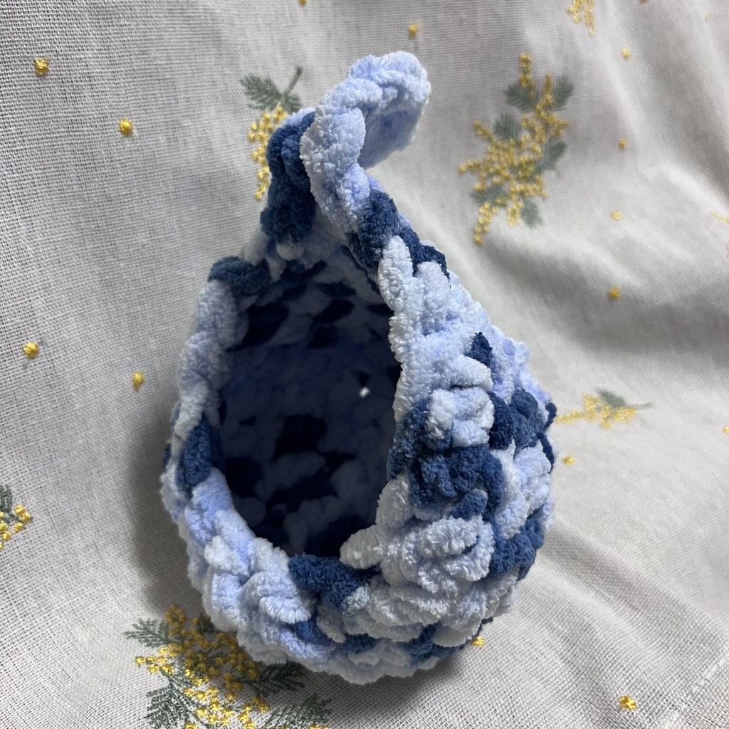 かぎ針編みのハンギングバスケット【青系ポリエステル糸】