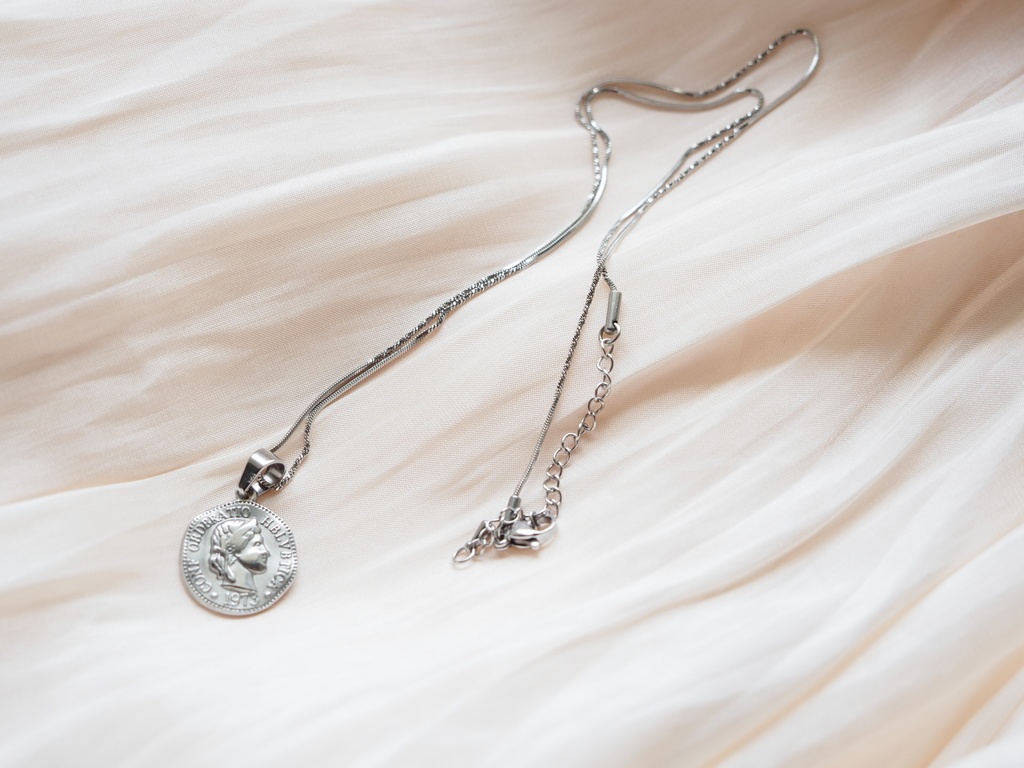 シルバーコインチャームネックレス