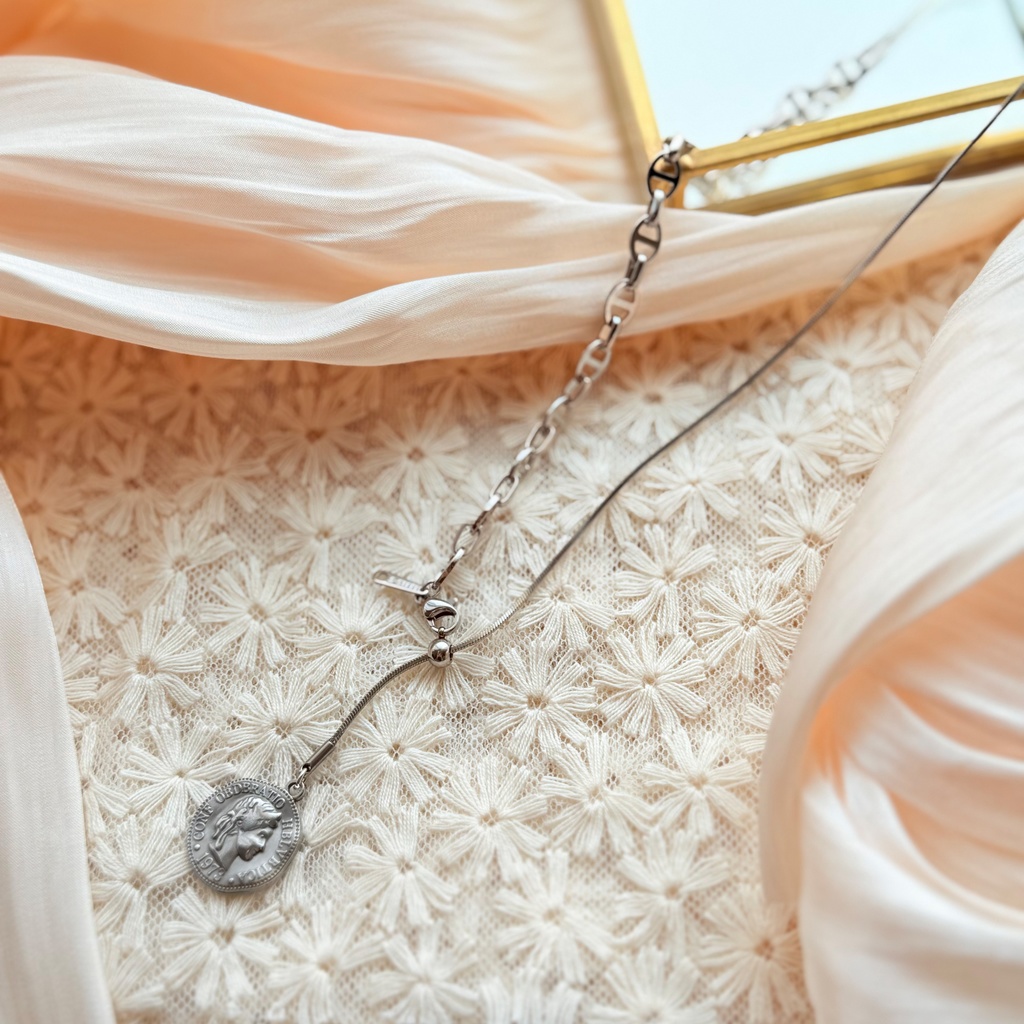 アシンメトリーネックレス（シルバーコイン）