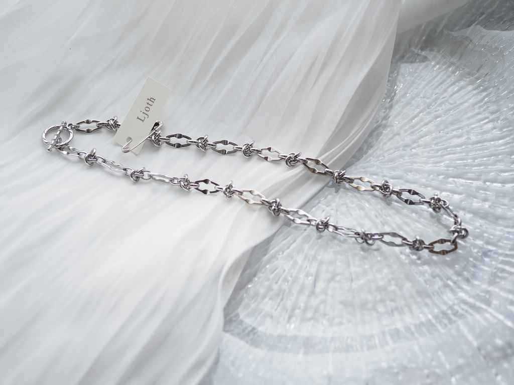 シルバーイバラチェーンネックレス