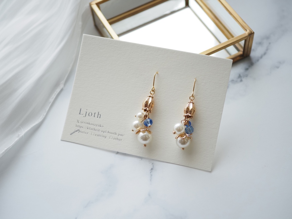 花の蕾の耳飾り