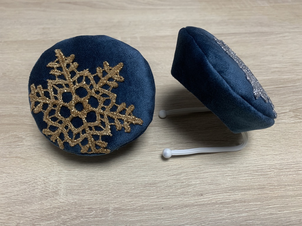 雪の結晶のベレー帽とケープ