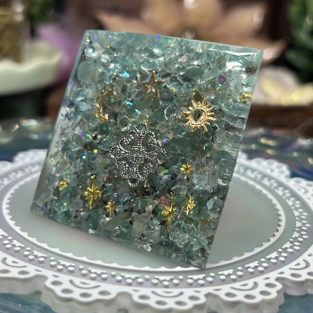 【NorthernLights】ピラミッド型オルゴナイト風オブジェ -2024-