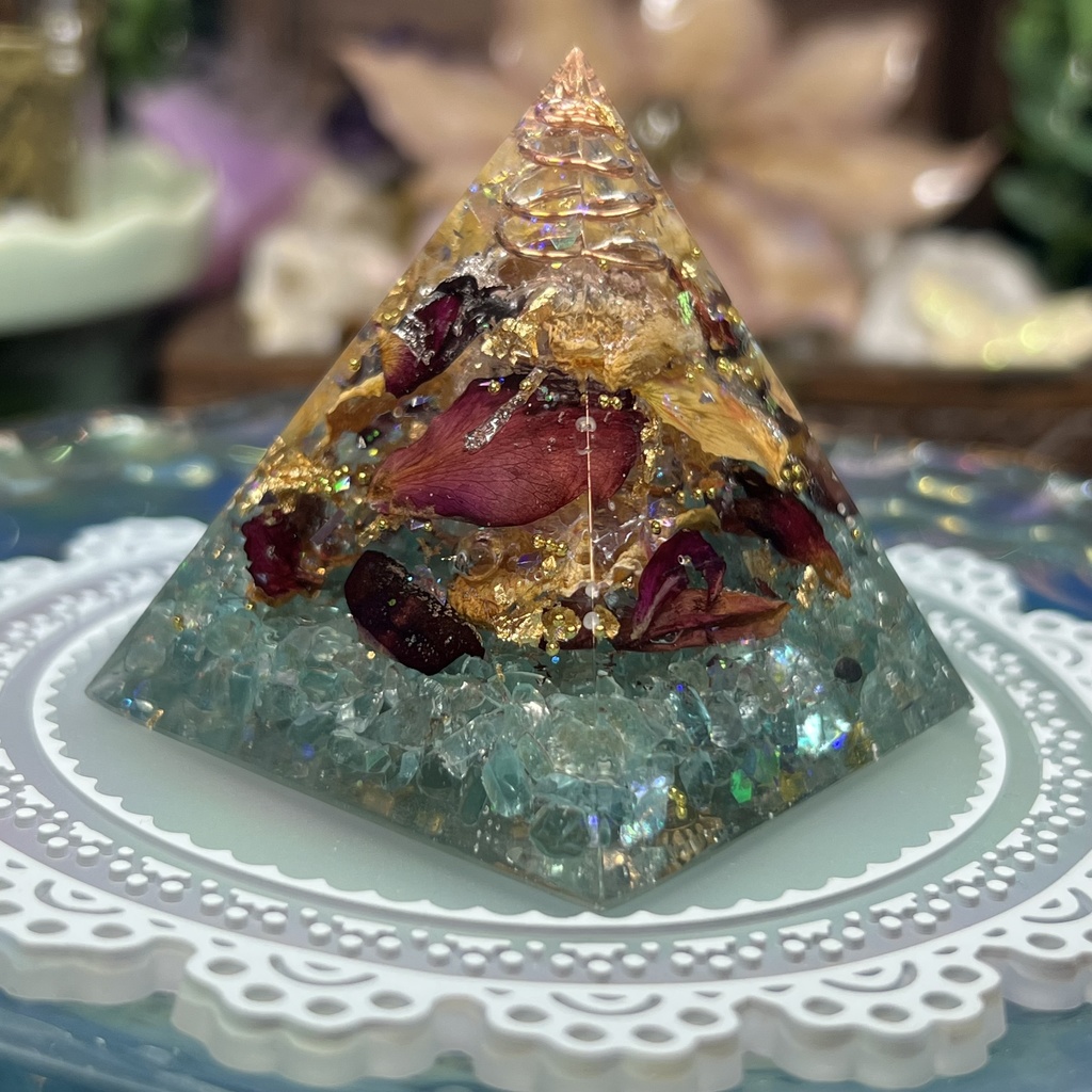 【NorthernLights】ピラミッド型オルゴナイト風オブジェ -2024-