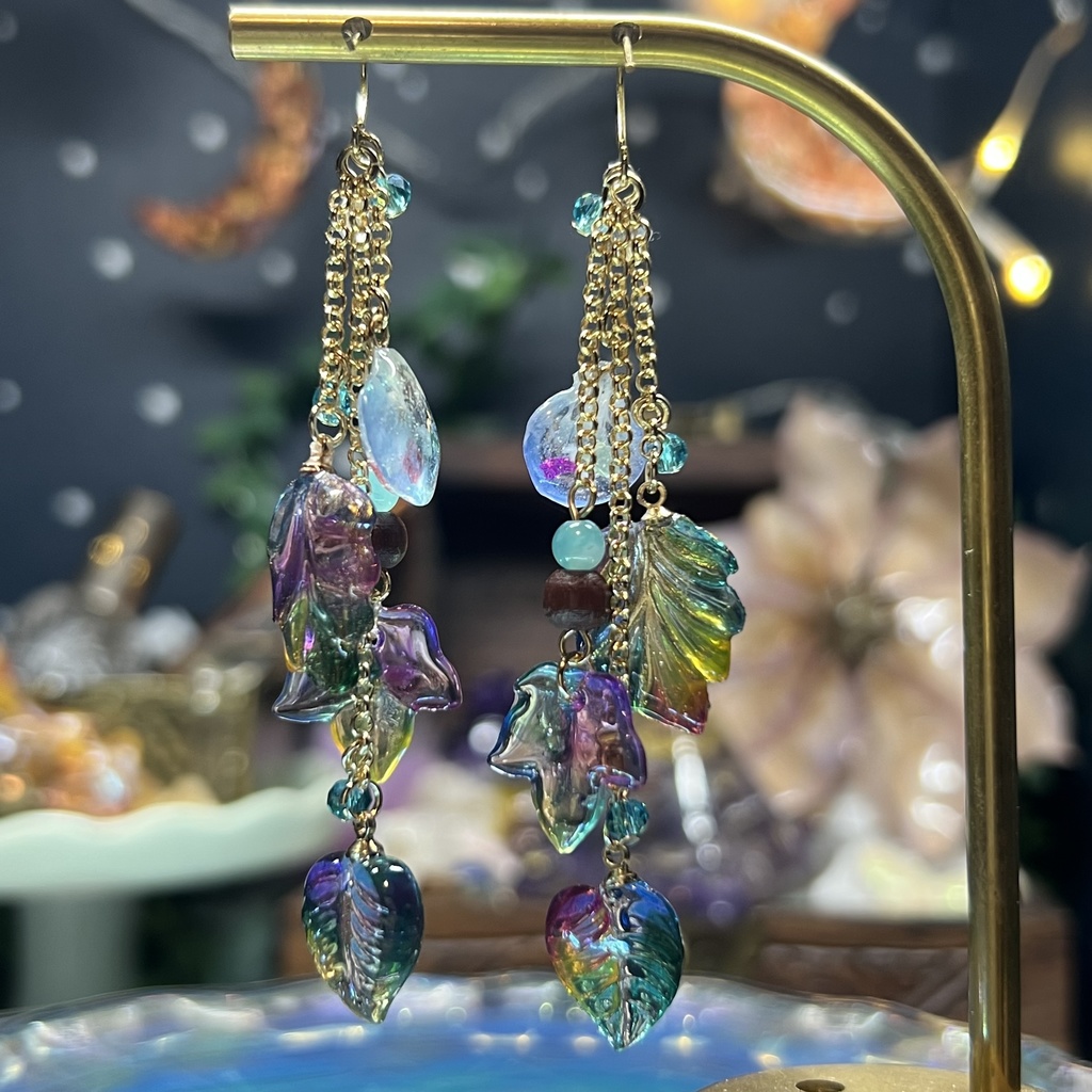 【NorthernLights】オーロラリーフとネモフィラの花びらのピアス