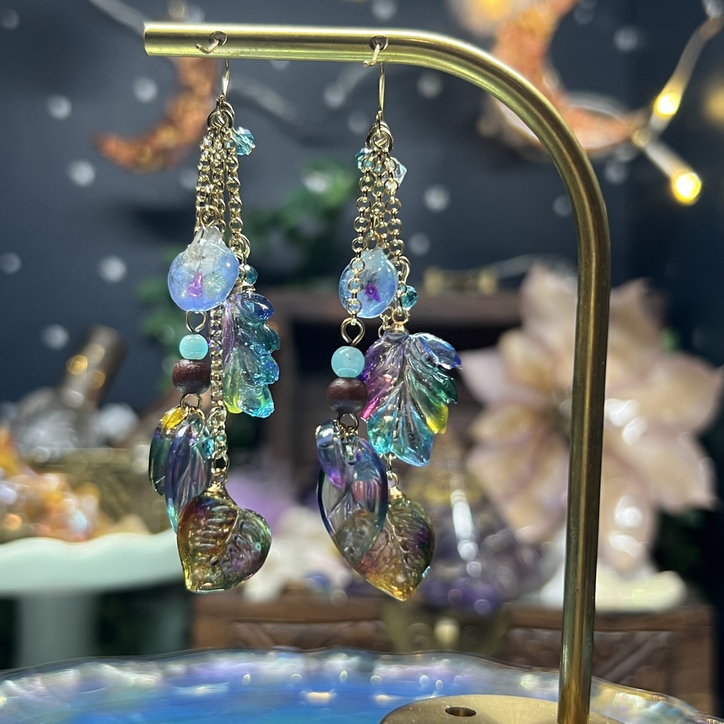 【NorthernLights】オーロラリーフとネモフィラの花びらのピアス