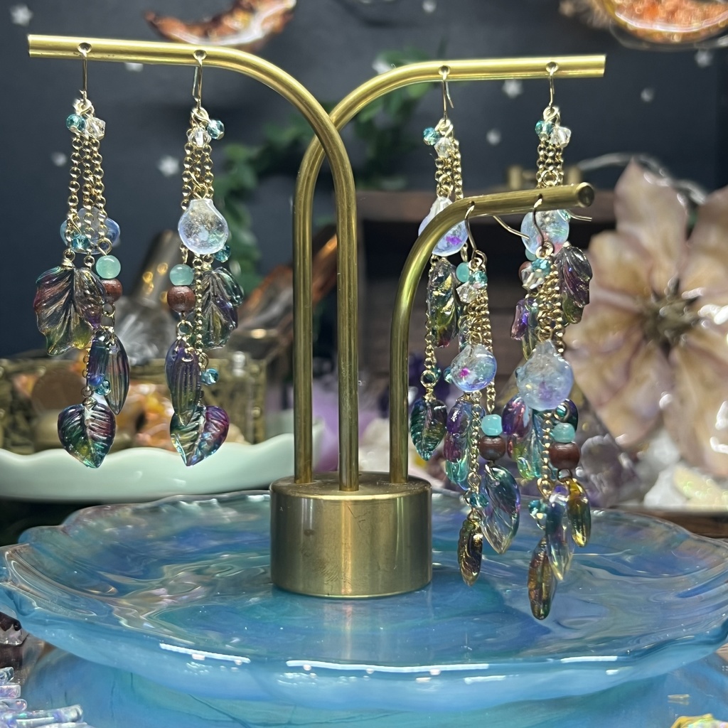 【NorthernLights】オーロラリーフとネモフィラの花びらのピアス