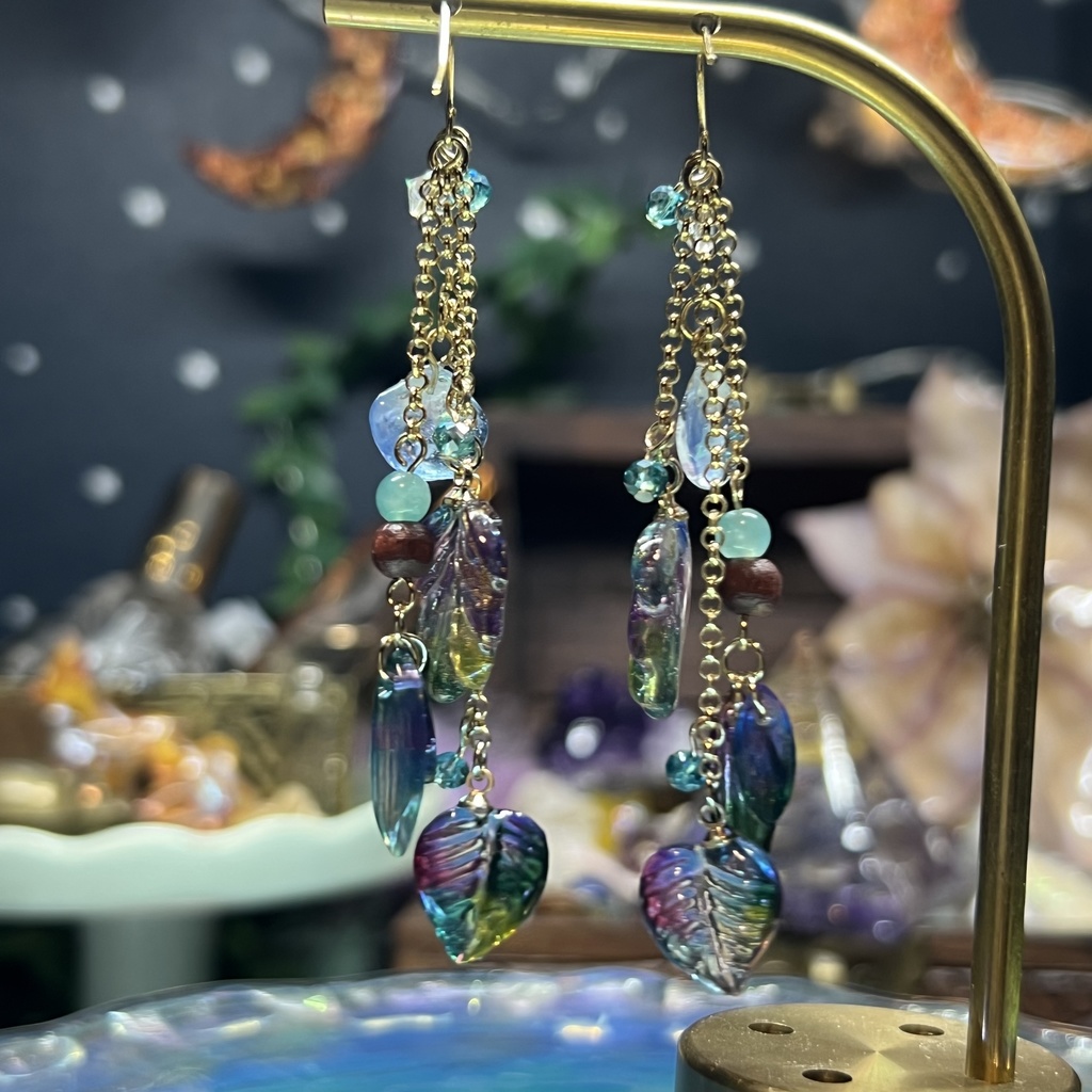 【NorthernLights】オーロラリーフとネモフィラの花びらのピアス