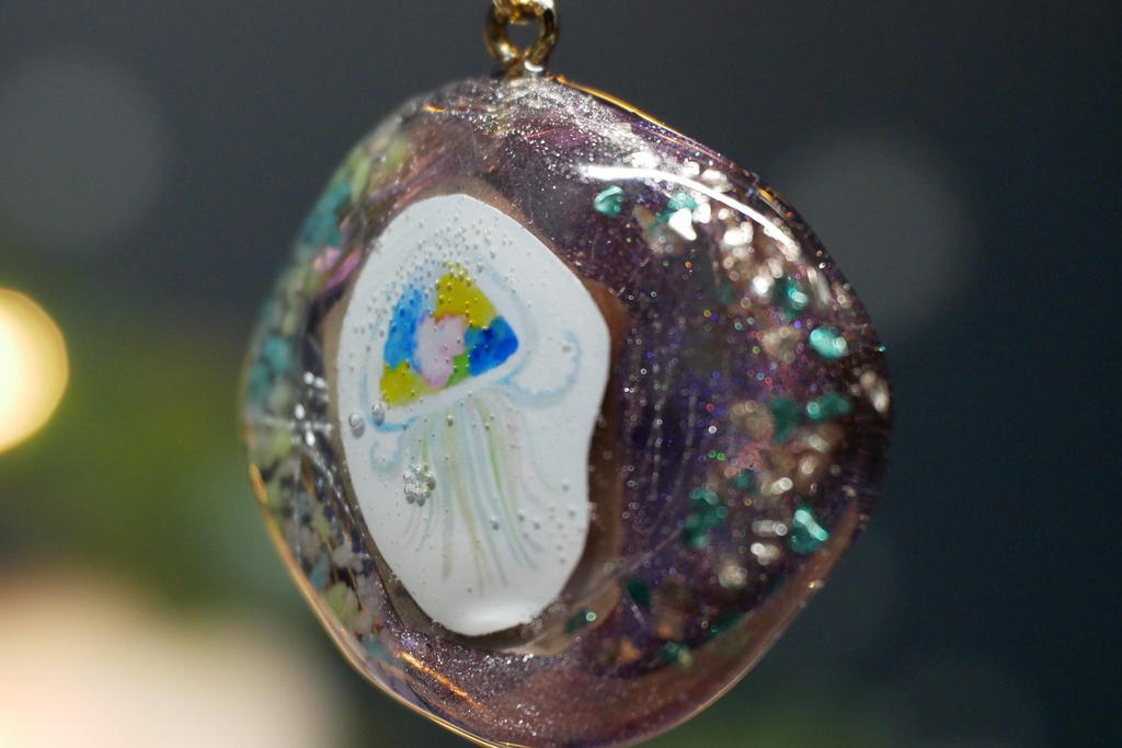 【みずのせかい】旅するクラゲのバッグチャーム