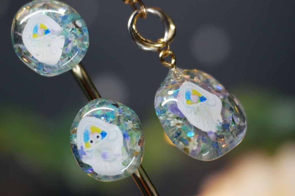 【みずのせかい】旅するクラゲのバッグチャーム