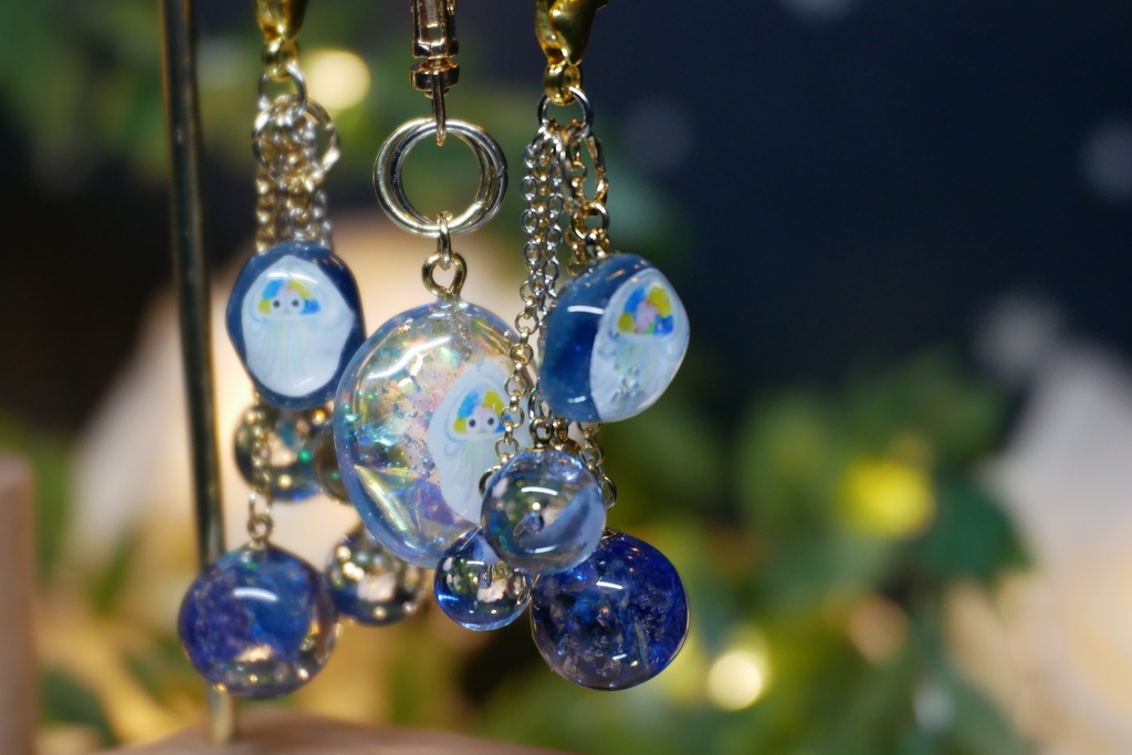 【みずのせかい】旅するクラゲのバッグチャーム