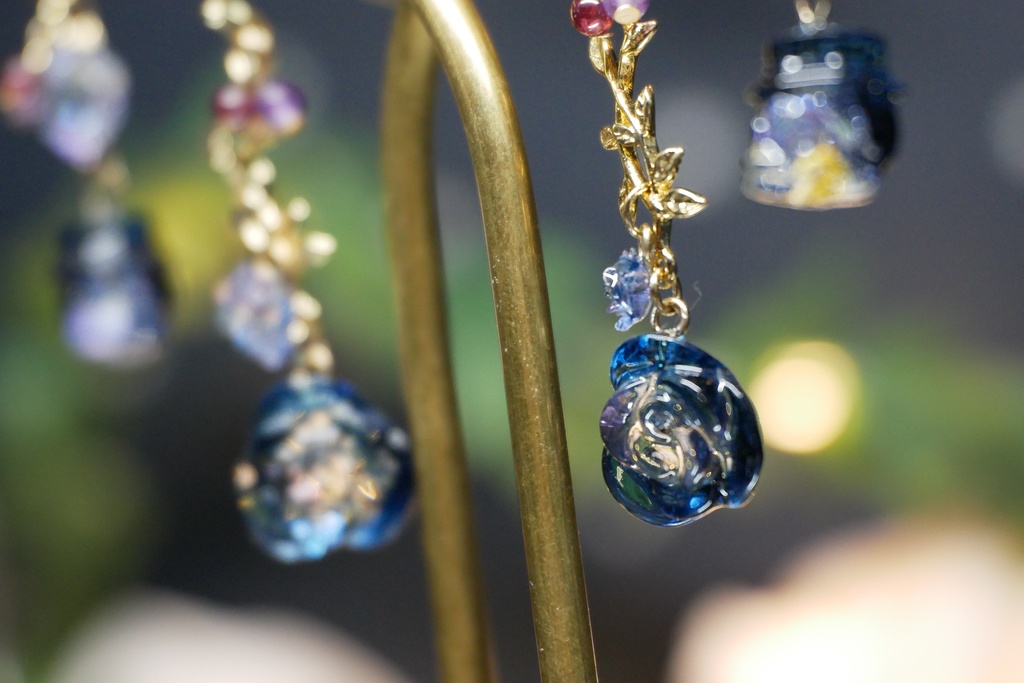 【Northern Lights】薔薇スカル ピアス バッグチャーム