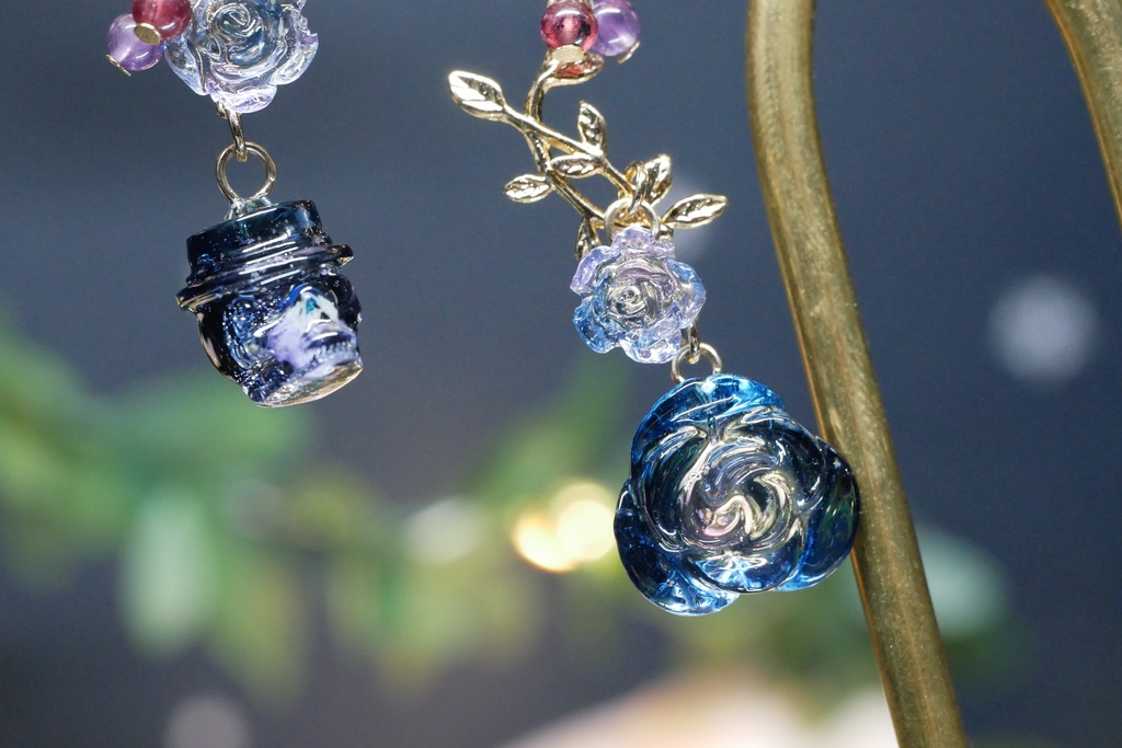 【Northern Lights】薔薇スカル ピアス バッグチャーム