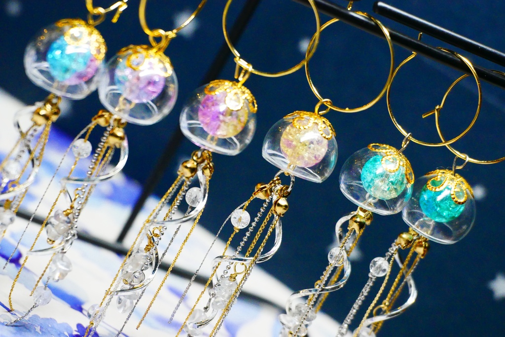 【みずのせかい】そらとぶクラゲのピアス