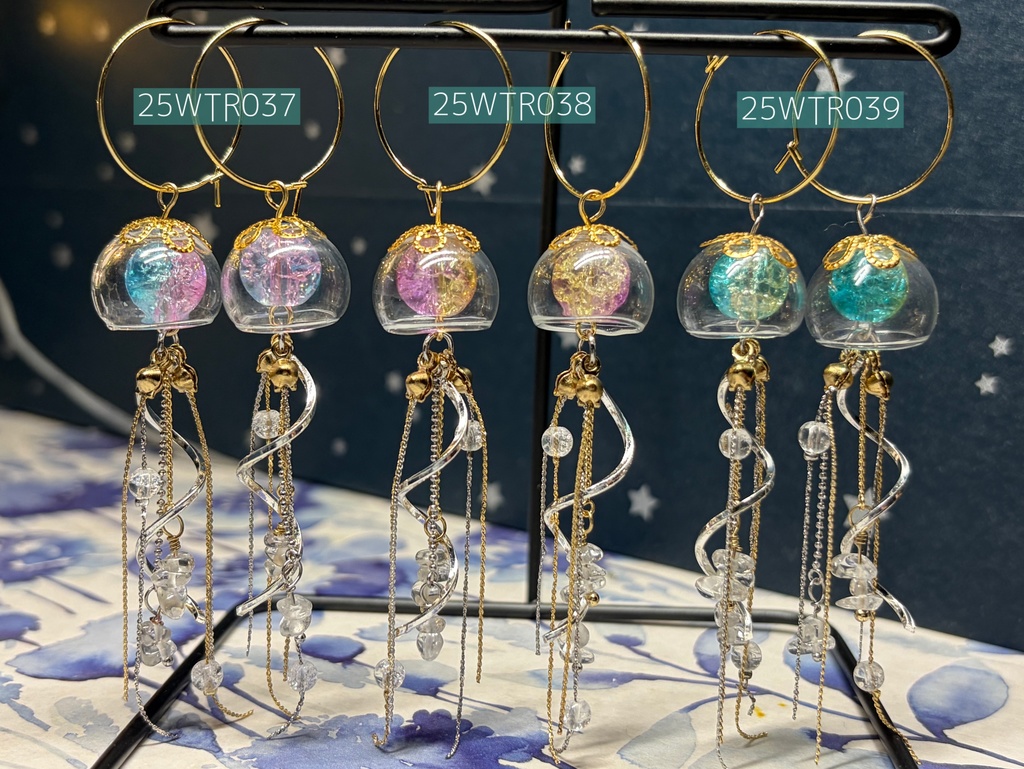 【みずのせかい】そらとぶクラゲのピアス