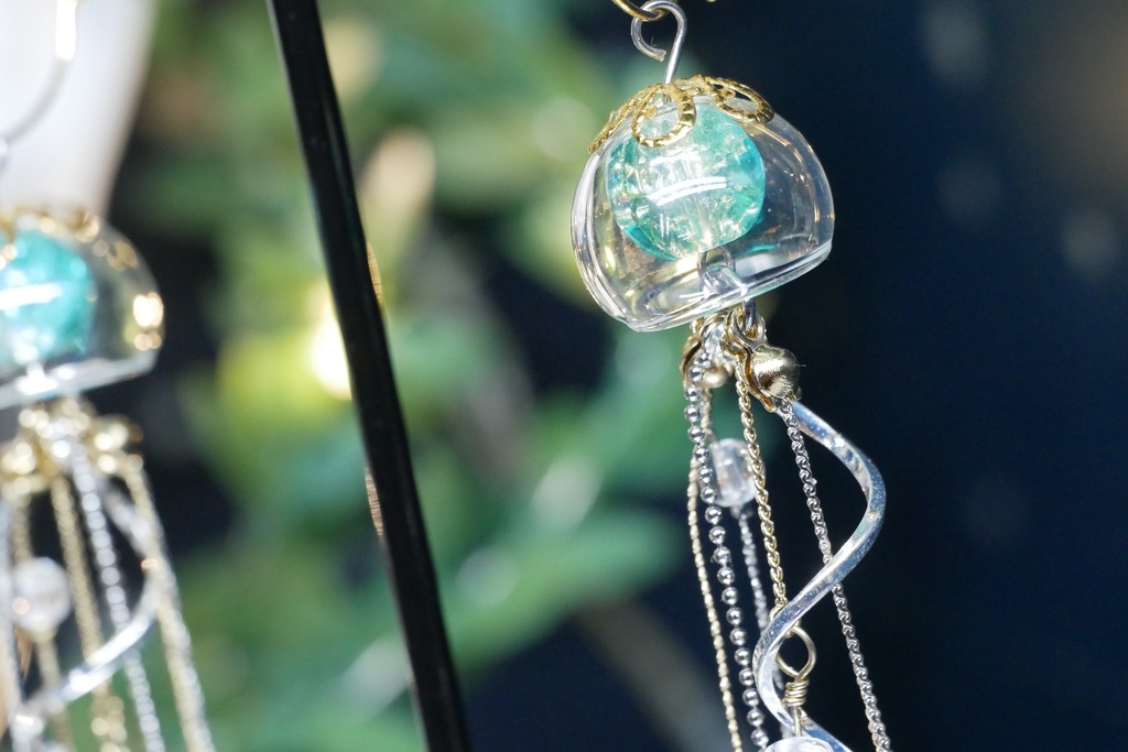 【みずのせかい】そらとぶクラゲのピアス