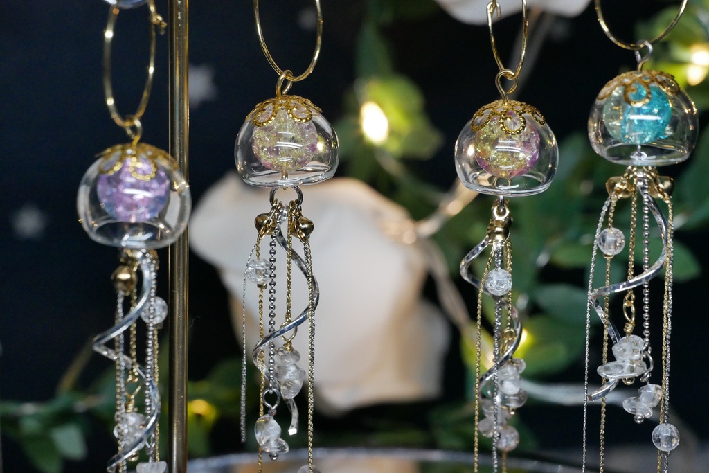 【みずのせかい】そらとぶクラゲのピアス