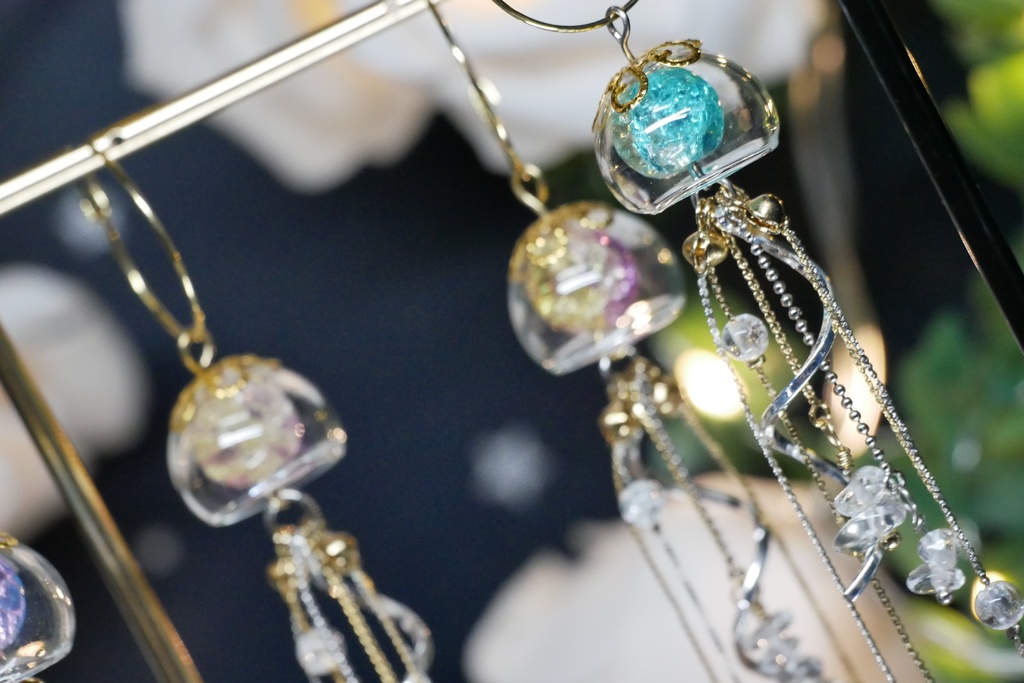 【みずのせかい】そらとぶクラゲのピアス